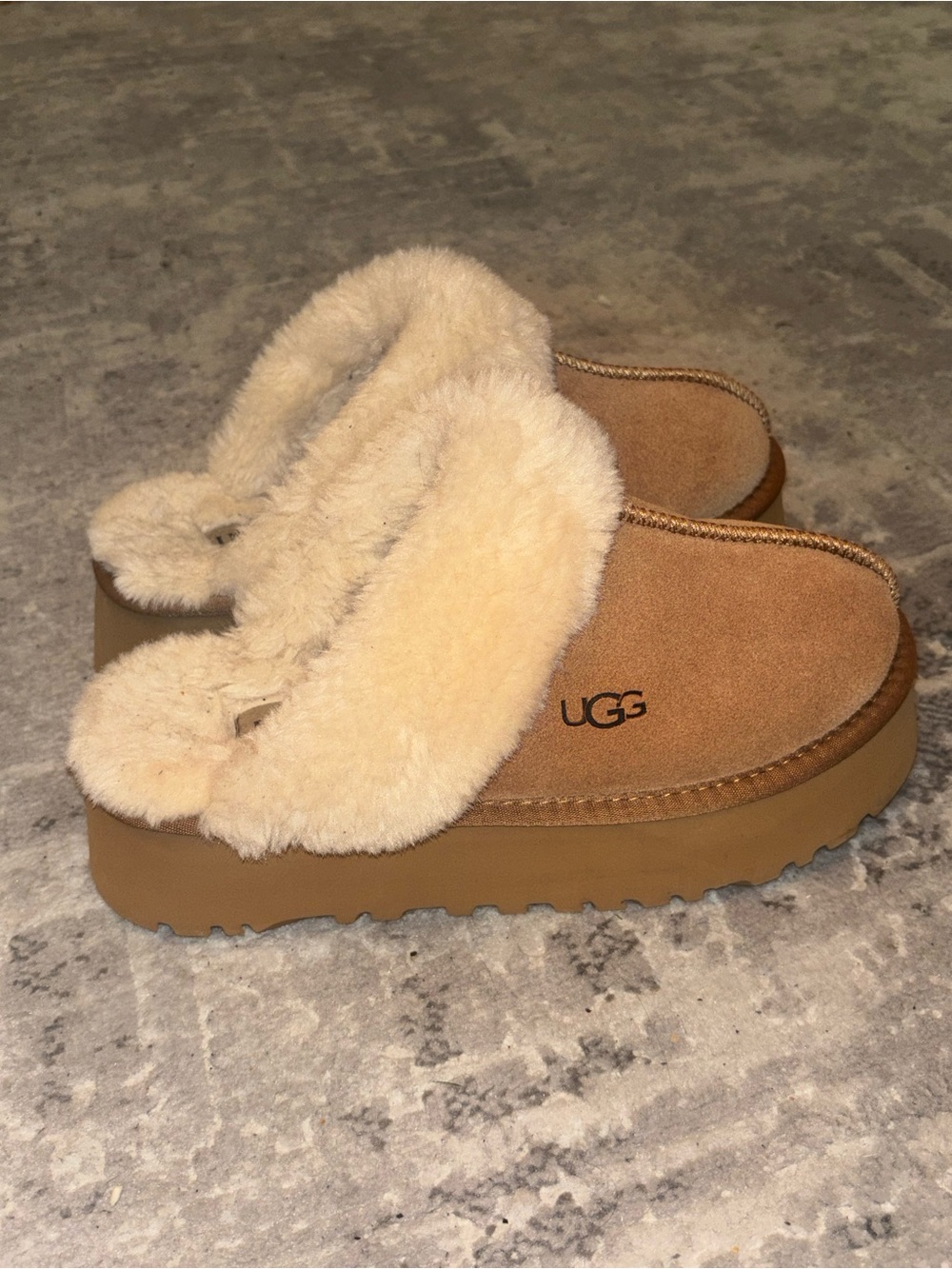 Woman’s Platform UGG slippers- Chestnut - Picture 2 of 6